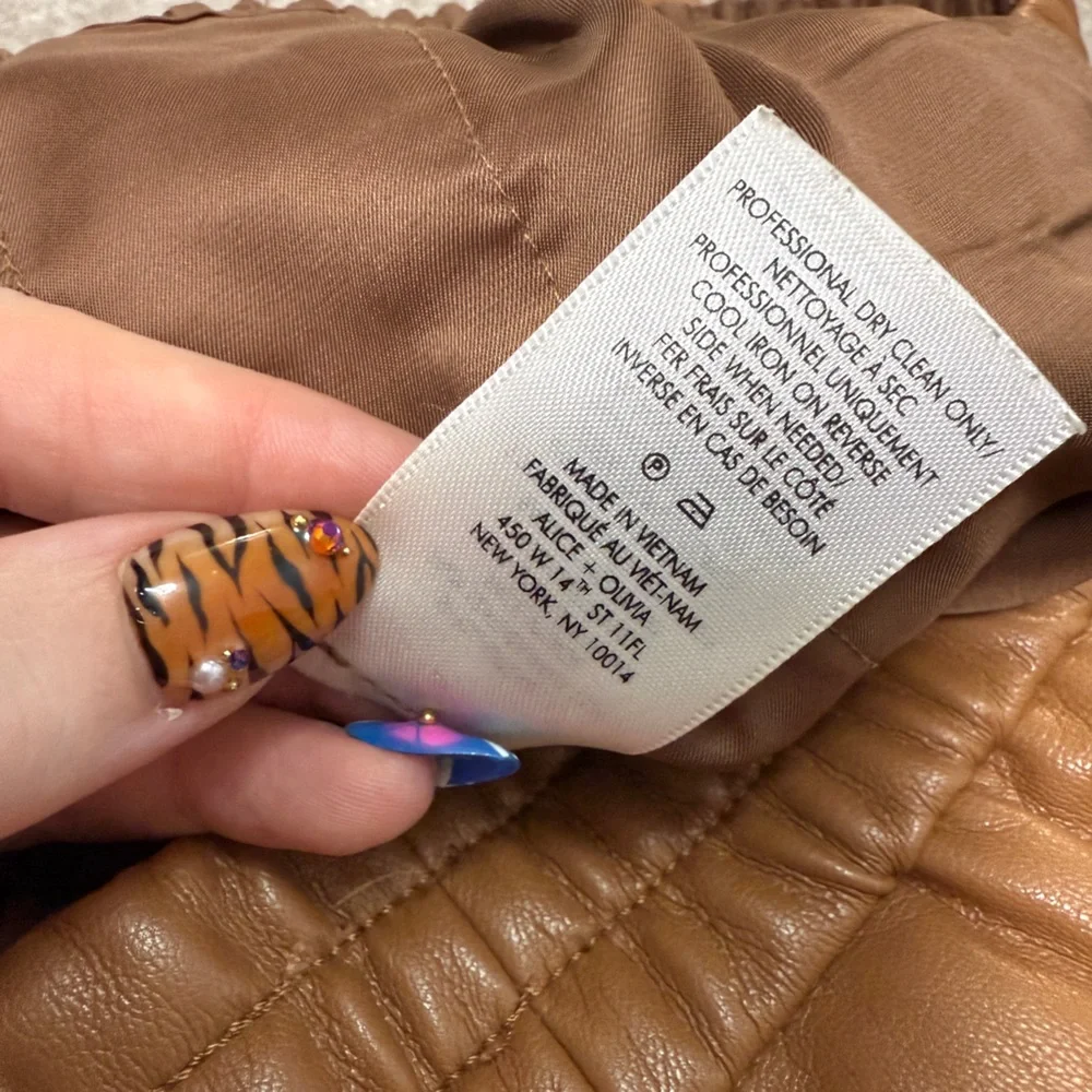 Alice + Olivia - Vegan Leather Joggers in Camel - size Small - EUC - Picture 13 of 13